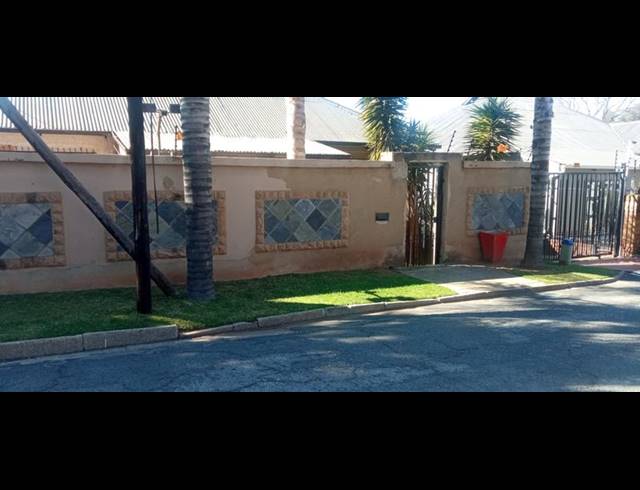 3 BEDROOM HOUSE FOR SALE IN KENSINGTON